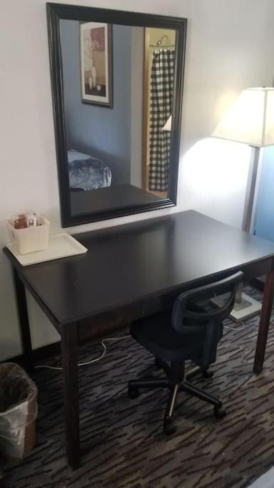 Hotel 2 Queen Beds Hotel Room 237 Booking Стилуотър Екстериор снимка