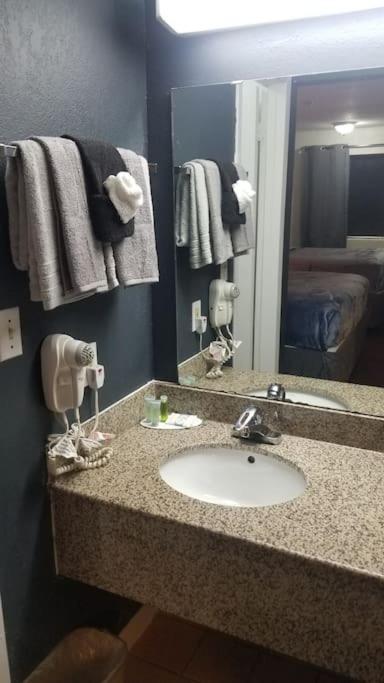 Hotel 2 Queen Beds Hotel Room 237 Booking Стилуотър Екстериор снимка